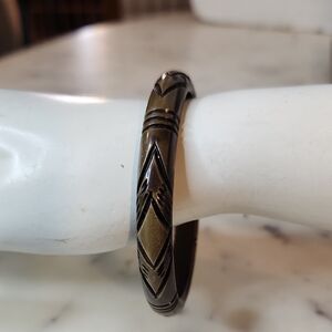 Vintage | Carved Bakelite Geometric Brown Bangle 1950's